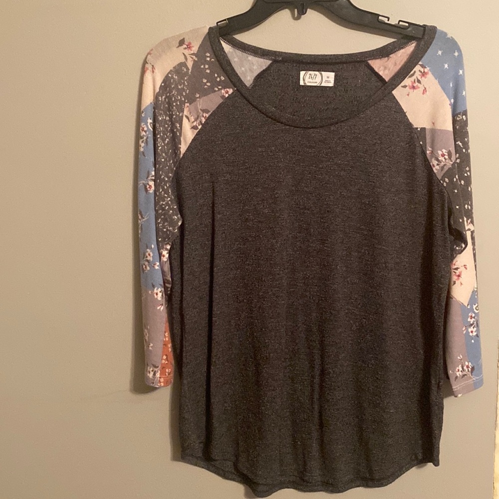 Maurice’s grey quarter sleeve with detailed sleeves. Worn only a few times.